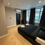 83 فندق