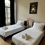 83 فندق أمستردام