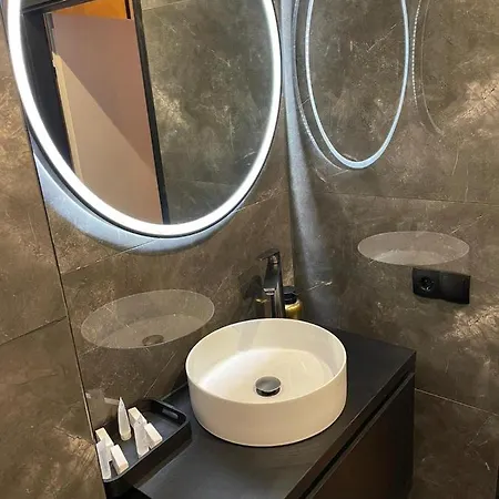 Hotel 83 2*