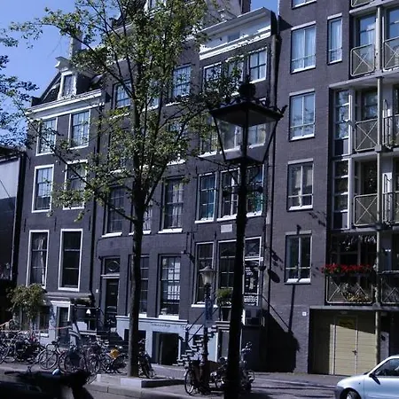 Hotel 83