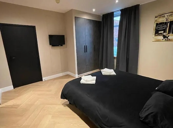 83 فندق أمستردام