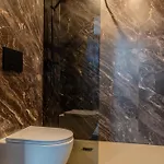 83 2* אמסטרדם