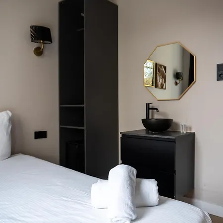 Otel 83